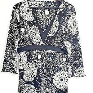 New Direction Women PXL Black & White V-neck Accent Stretchy Blouse